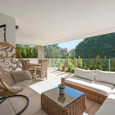 U-nique Romana マルベーリャ