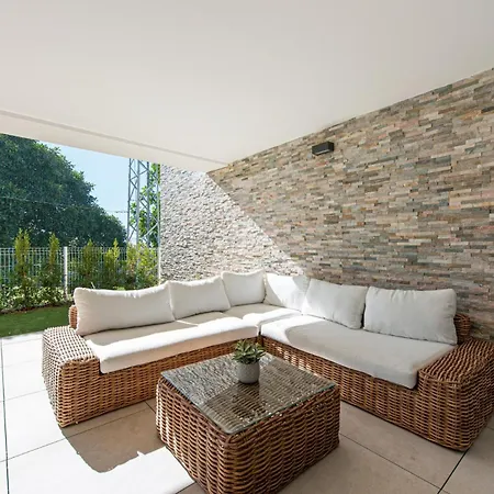 U-nique Romana * Marbellac